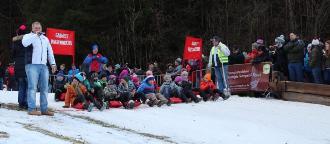 Garmisch Hornschlittenrennen mini bob mini bob beim Hornschlittenrennen Garmisch