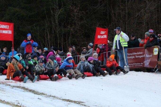 Garmisch Hornschlittenrennen mini bob mini bob beim Hornschlittenrennen Garmisch