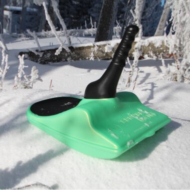 minibob zipfelbob grün glitter im schnee