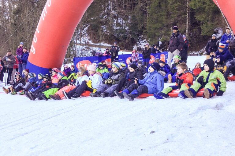 Kinder Zipflbob Rennen Hornschlitten Zipflbobrennen
