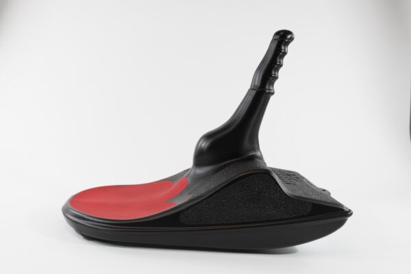 Zipfelbob schwarz mit roter Sitzfläche